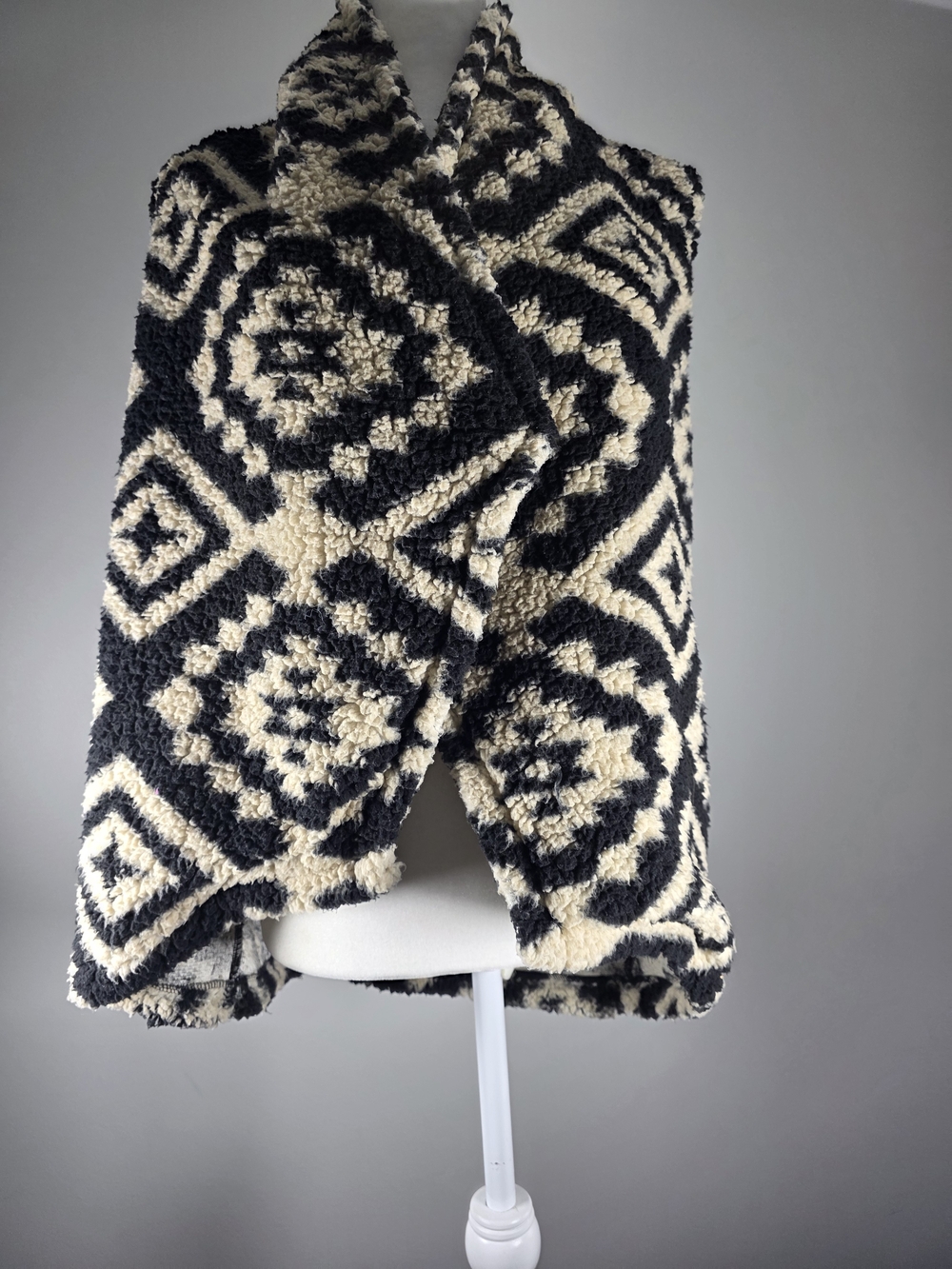 Harlow & Rose Women’s Medium Black Cream Sherpa Aztec Geometric Cardigan